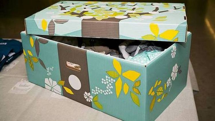 Почему в Финляндии всем беременным женщинам государство дарит коробку?
