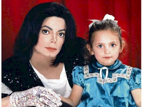 Вы помните, как в детстве выглядела дочь Майкла Джексона, а вот так она выглядит сейчас