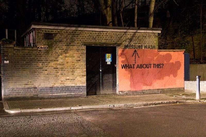 Мастер стрит-арта и уличны уборщик целый год вели уморительно смешной диалог на стене