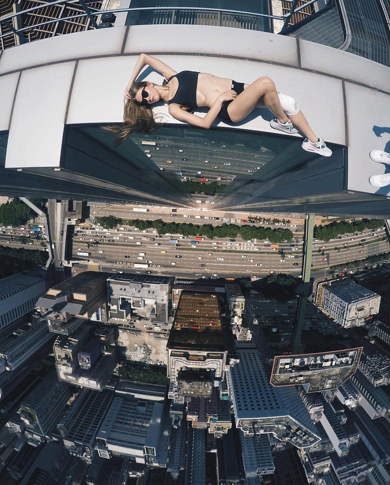 Бесстрашная и рисковая девушка Ангелина делает фото на безумной высоте в разных уголках мира!
