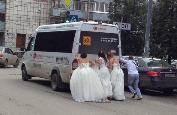 Невесты, у которых нет ни принца, ни лимузина и все же они счастливы!