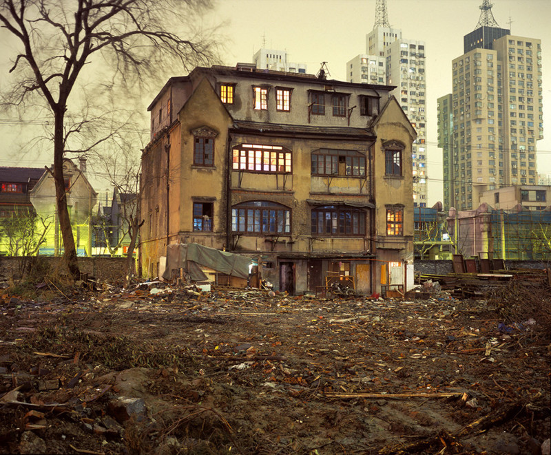 18 прекрасных и пугающих заброшенных зданий