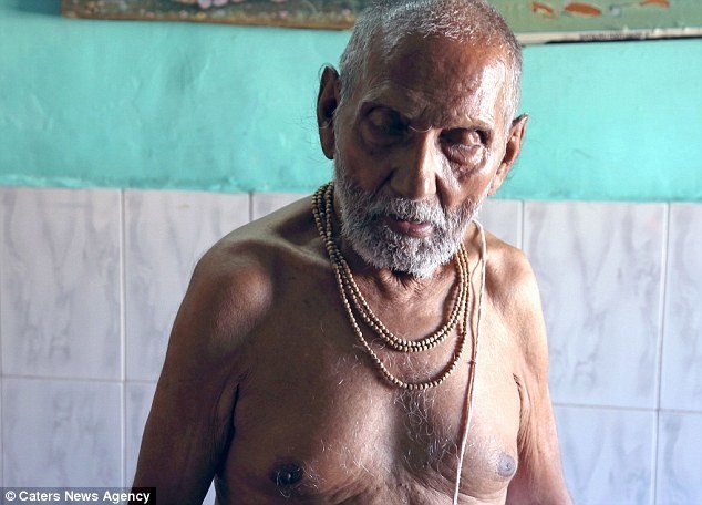 Этот индийский монах утверждает, что он 120-летний девственник