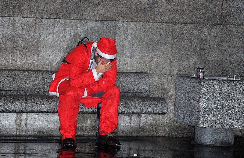 Ежегодный парад Санта-Клаусов в Лондоне: рваные чулки, пьянки и дебош