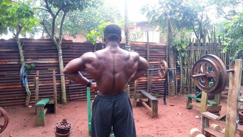 Африканские бодибилдеры, доказавшие, что не нужен тренажерный зал, чтобы нарастить огромные мышцы