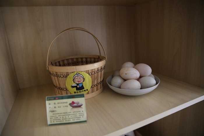86-летняя китаянка возродила деревню продажами яиц через Интернет