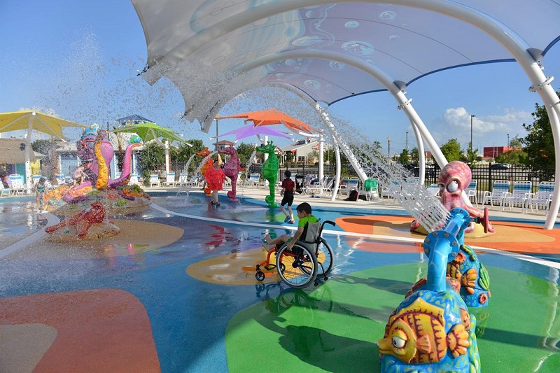 Первый в мире ультрасовременный аквапарк для инвалидов открыли в США. Здесь люди в колясках обретают крылья!