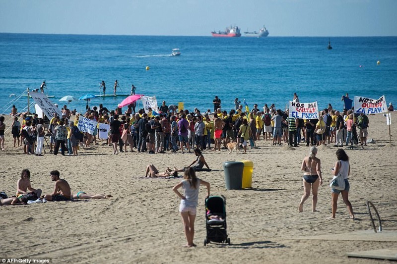 Жители Барселоны решили протестовать против засилья туристов