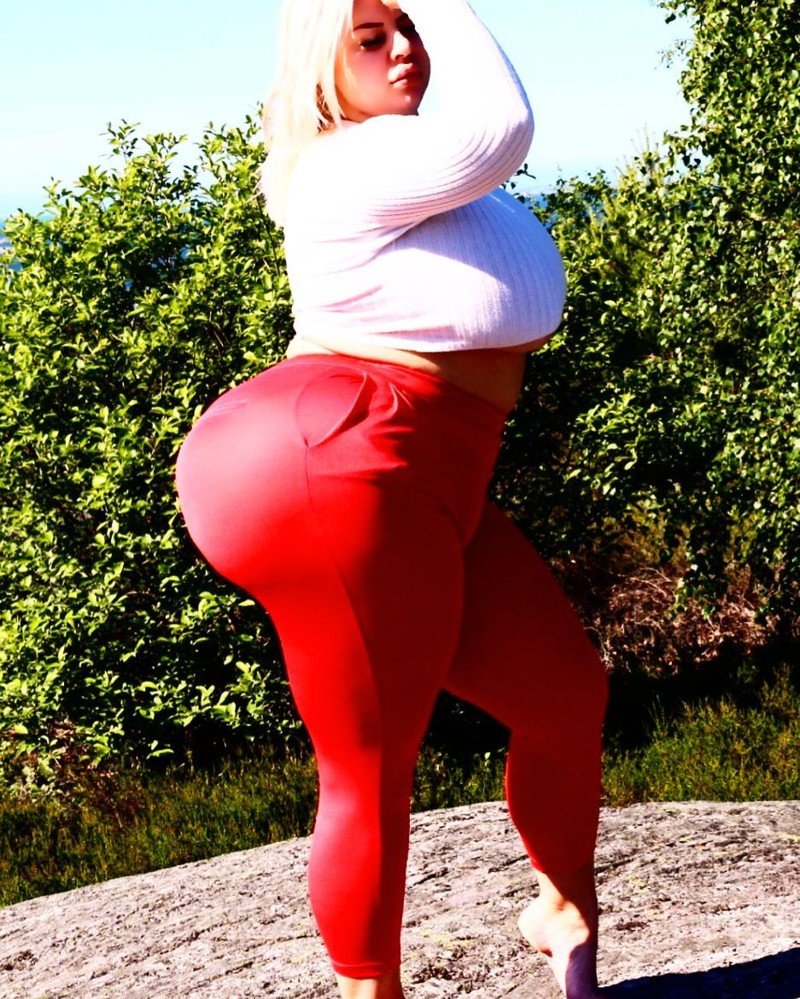 Два метра в обхвате! 25-летняя шведка одержима увеличением ягодиц