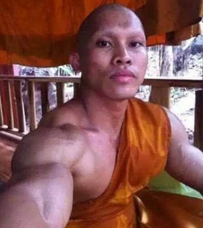 Фотографии подкачанного монаха поразили жителей Таиланда