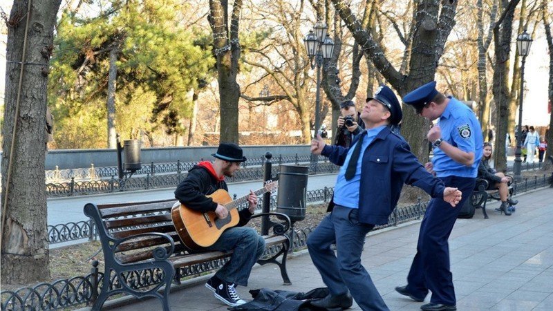 Работники московского ГУВД подумали и решили...