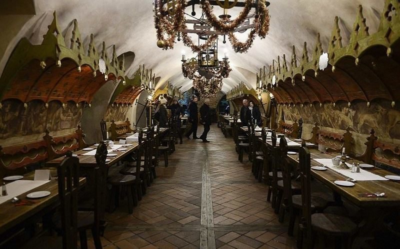 Этот старейший ресторан Европы работает уже 700 лет и не меняет свой внешний вид