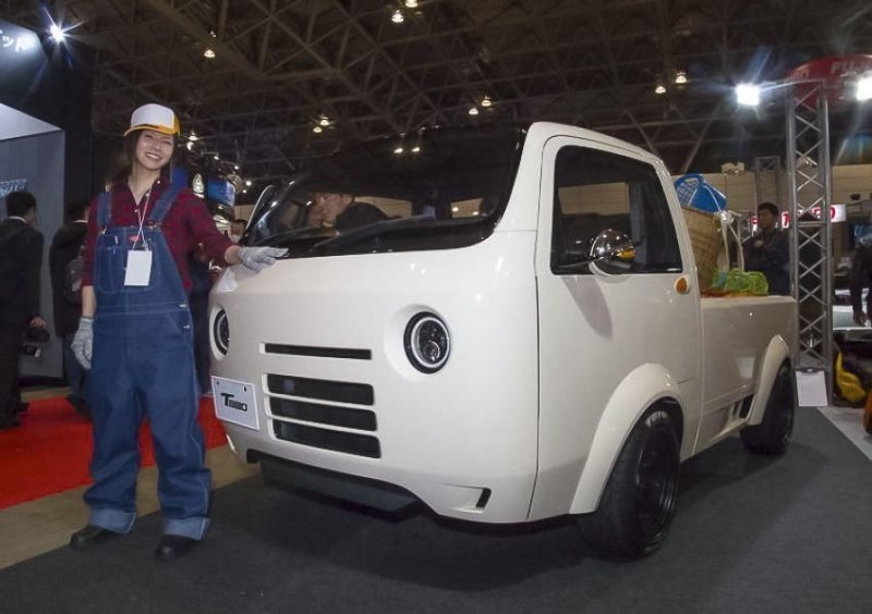 Японские тюнеры превращают свои авто в "Буханки"
