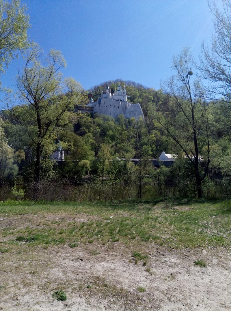 Каменные джунгли: загадочные дома, вырубленные в скалах