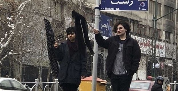 Иранки восстали против хиджабов