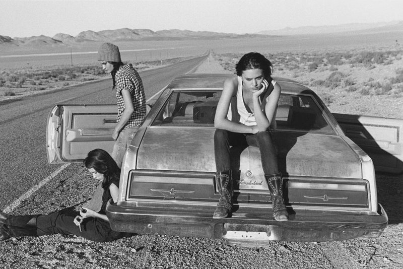 Что произошло с тремя раскрепощенными дамами, у которых сломалось авто в пустыне