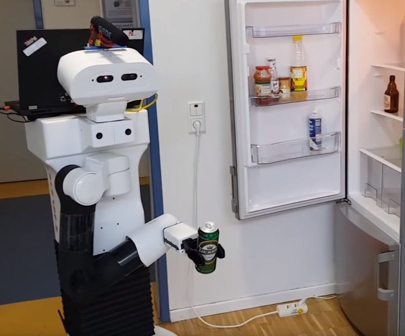 Немецкие инженеры сделали робота, которого можно посылать за пивом