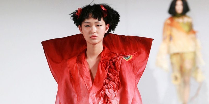 Неделя моды в Китае, или какие чехлы для головы нынче в тренде