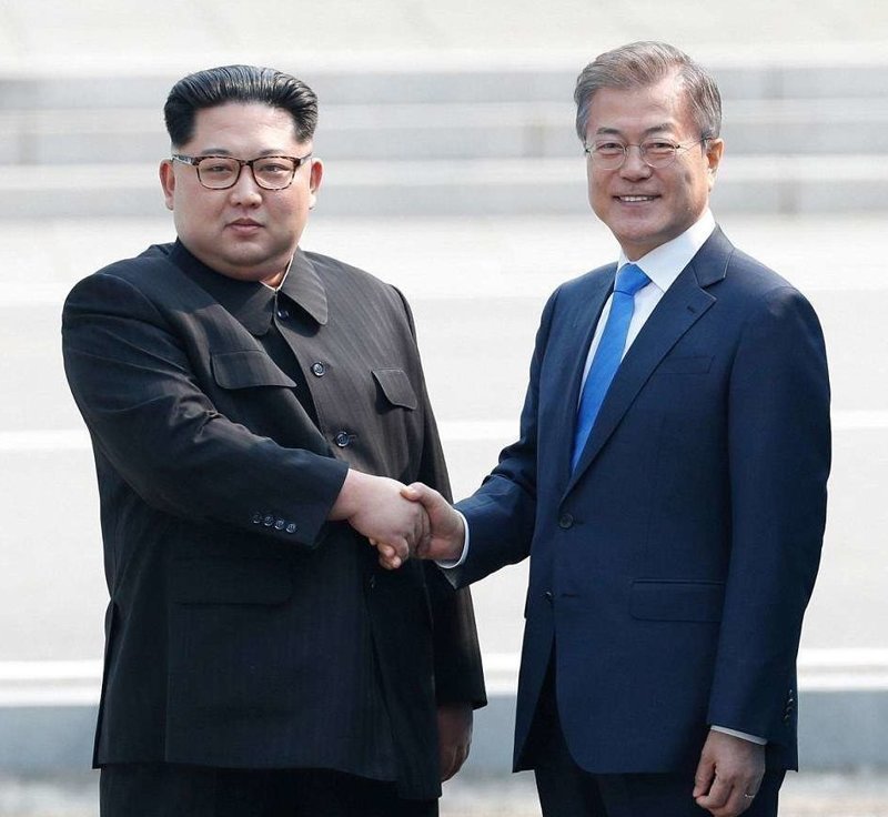 Ким Чен Ын впервые в истории ступил на землю Южной Кореи