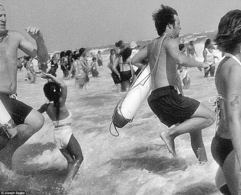 Непростые будни пляжных спасателей Нью-Йорка в фотоальбоме Джозефа Сзабо
