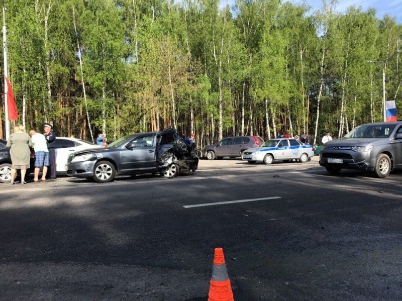 Пьяная автоледи протаранила пять машин под Москвой: пострадал ребенок