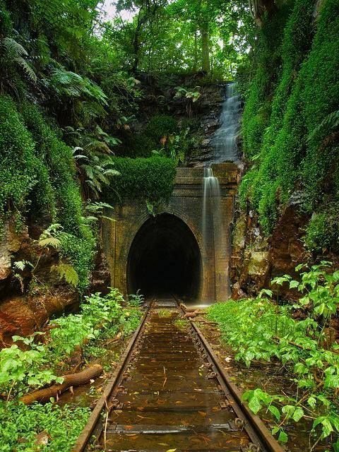 Поражающие воображение тоннели со всего света - опасные и пугающие