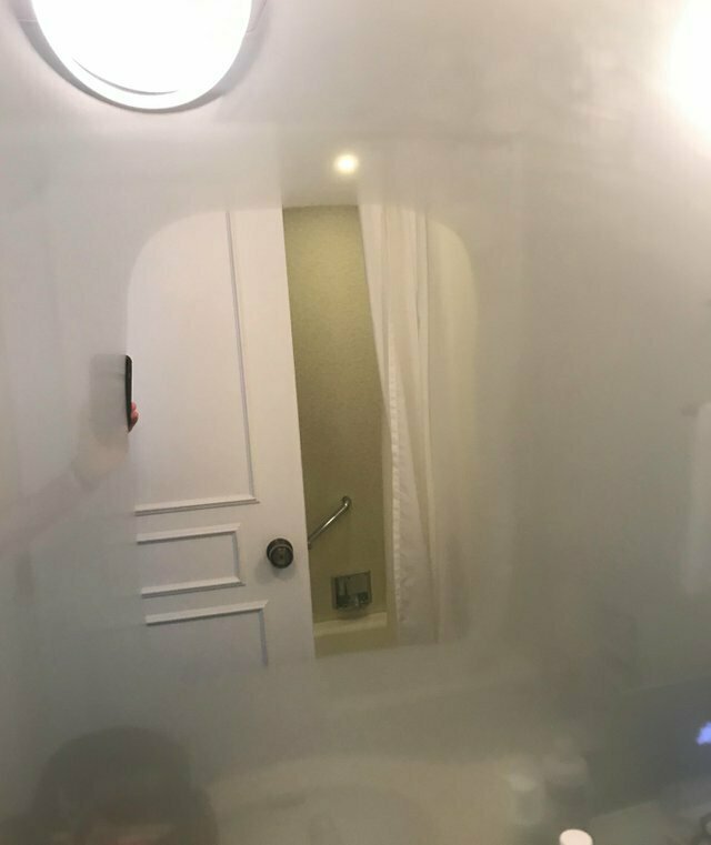 В этом японском отеле зеркала в ванной комнате с подогревом - никогда не запотевают, что очень удобно