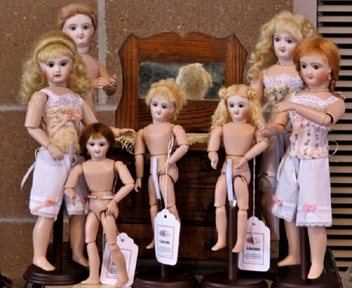 Во Франции разрешено продавать кукол только с человеческими лицами