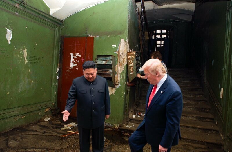 Недавняя встреча Трампа с Ким Чен Ыном обросла толстым слоем фотожаб