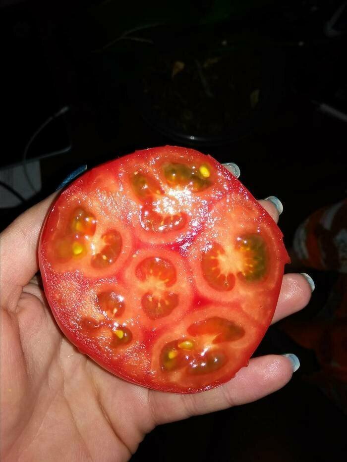 Помидорки внутри помидорки