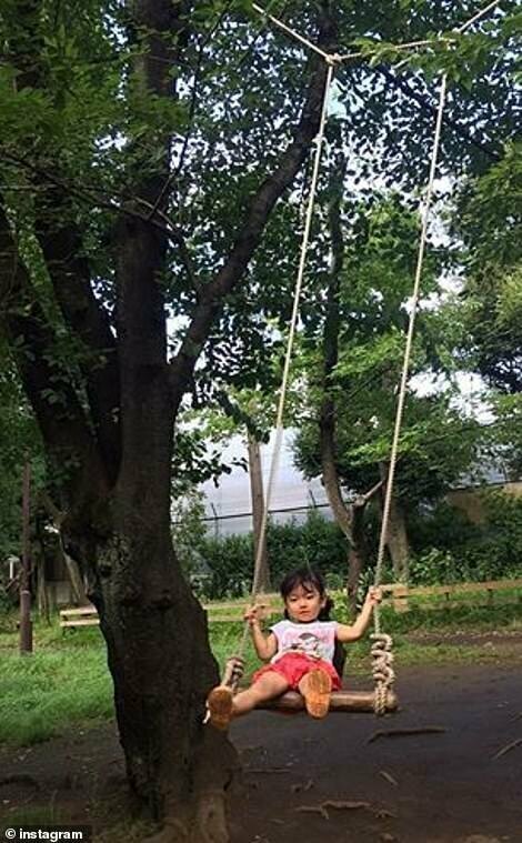 В стерильной Японии открылся парк развлечений с кострами и занозами