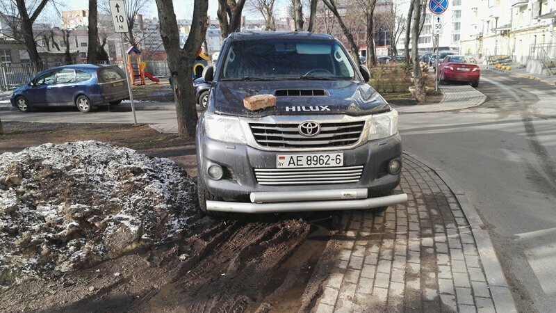 Когда так и не научился парковаться по человечески