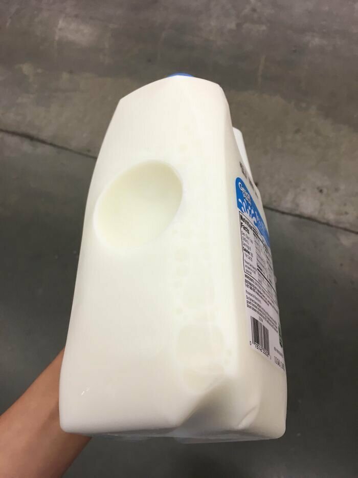 "Для чего нужна эта лунка на упаковках молока?"