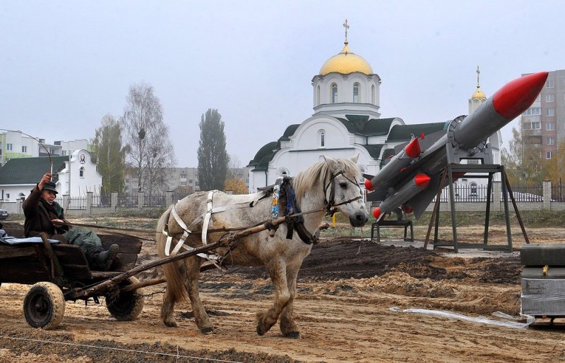 Телега, ракета, церковь