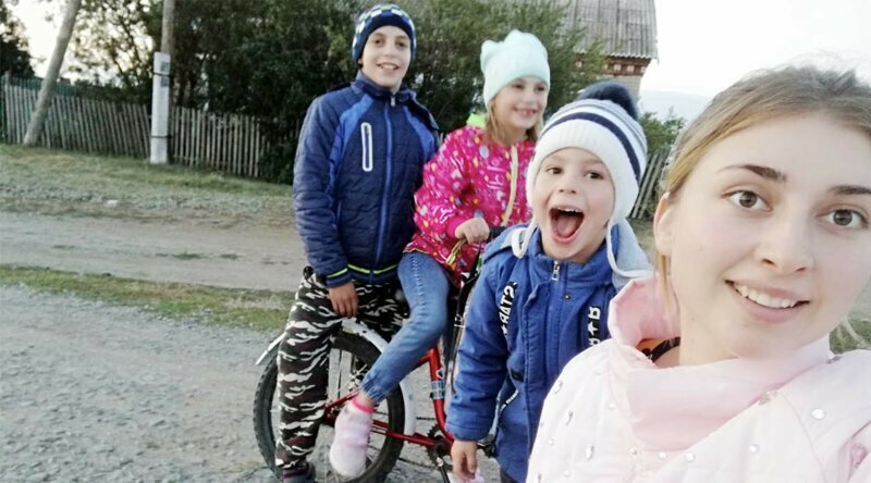 19-летняя россиянка стала мамой шестерых детей разного возраста