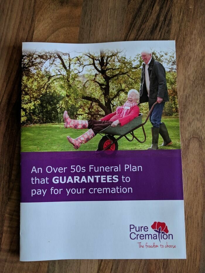 6. Слишком веселая бабуля: "Мы гарантируем оплату вашей кремации"