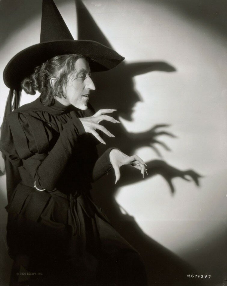 Маргарет Гамильтон на съемках "Волшебник из страны Оз" Виктора Флеминга, 1939 год