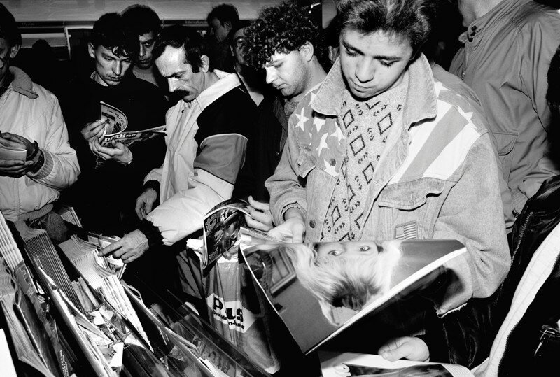 Магазин порно в Западном Берлине в первые дни после падения Стены, 1989 год, Германия