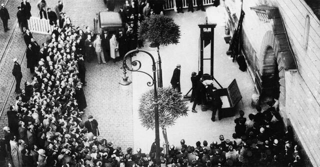 14. Последний раз, когда во Франции публично казнили преступника на гильотине, 1939 год