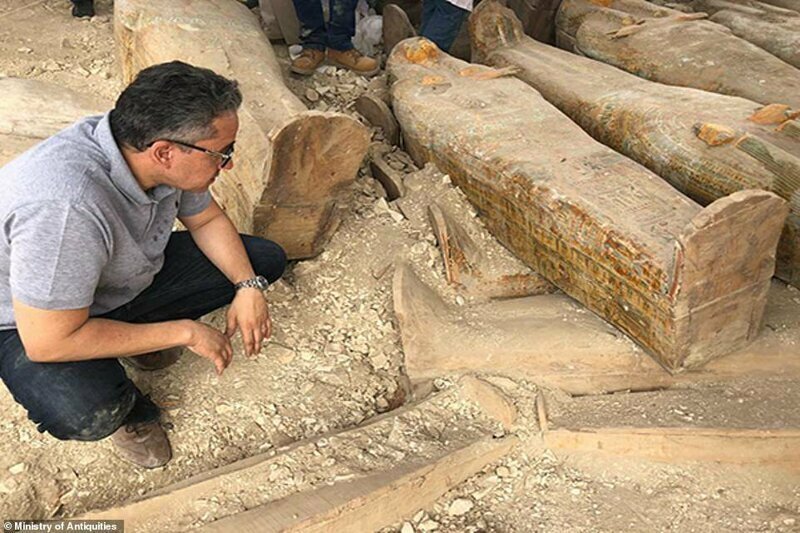 Археологи откопали в Египте 20 саркофагов возрастом более 4000 лет
