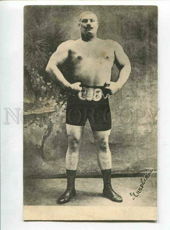 28. Петр Янковский (Россия) выполнил жим 3х пудовой гири, держа её на ладони и сидя на полу в 1905 году.