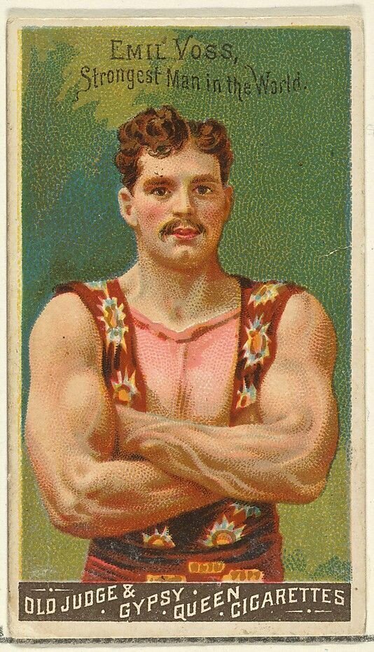 3. Эмил Фосс (Германия) толкнул штангу весом 110 кг перевесив в правую руку, а левой жонглировал гирей в 49 кг в 1903 году.
