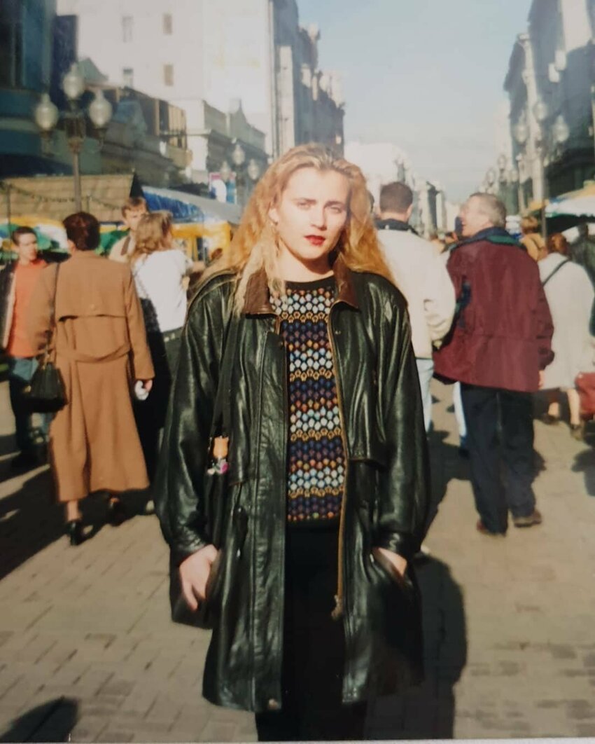 Как ходили люди в 90. Лихие 90-е мода. 90е в России стиль. Мода 90е в России. Мода в 90-е годы женщины в России.