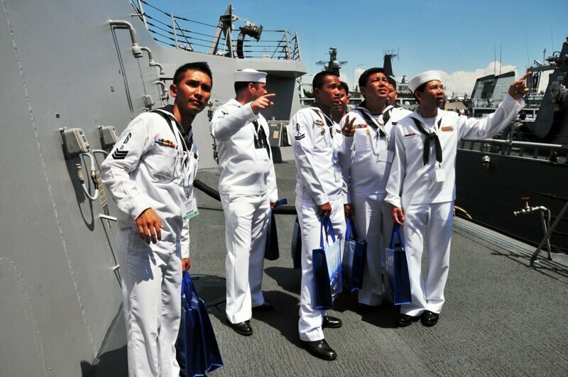 Подают на увольнение: американских военных моряков слишком впечатлила встречи с российскими