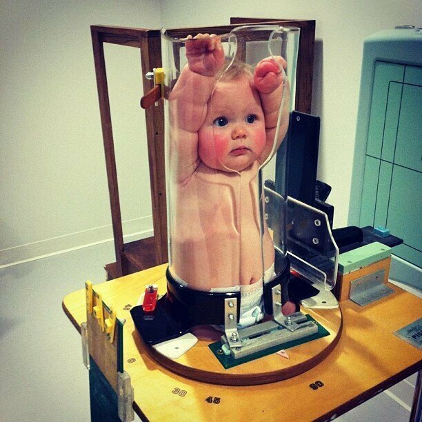 Контейнер, в которой помещают младенца, чтобы сделать рентгеновский снимок