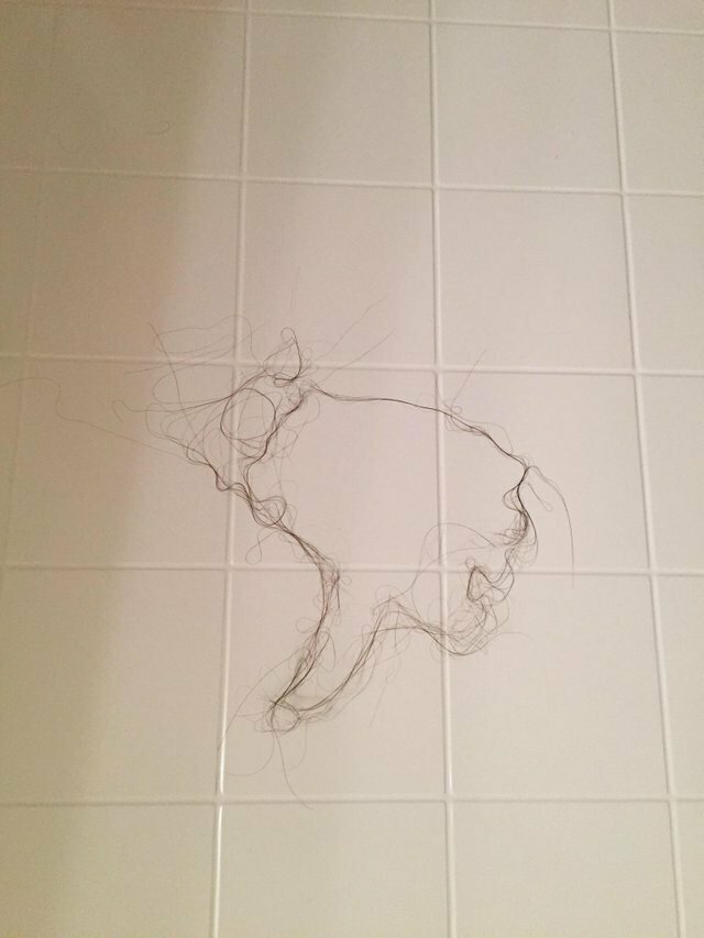"Бесконечные волосы жены на плитке в ванной"
