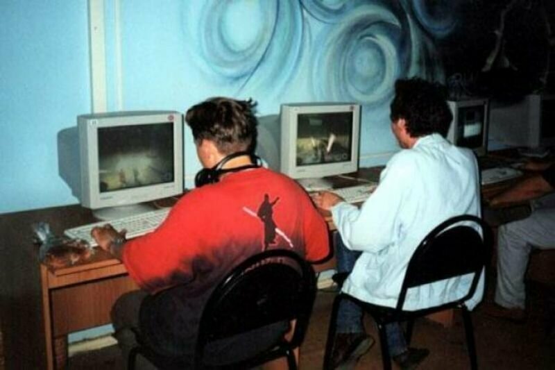 Где водились интернет и компьютеры в 90-х