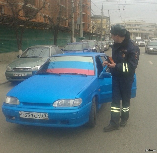 Ему что-нибудь видно?