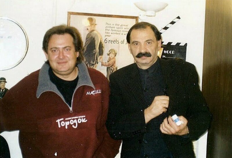 Юрий Стоянов и Илья Олейников ведущие передачи «Городок» (1999 год)