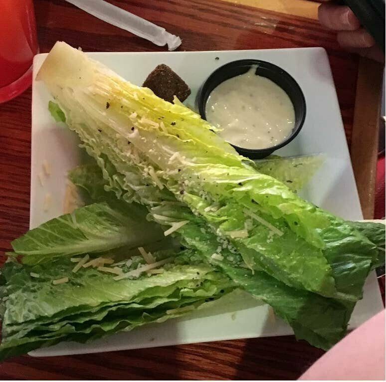 А это салат "Цезарь"